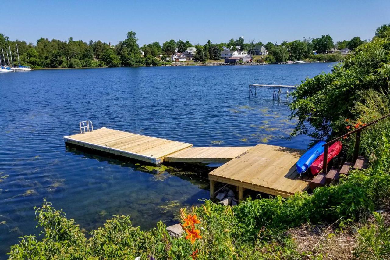 Family Cottage On Chaumont Bay, Walk To Downtown エクステリア 写真
