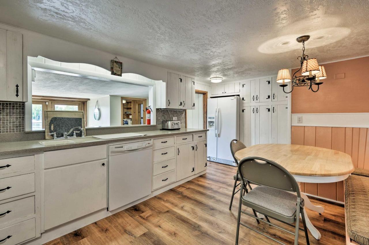 Family Cottage On Chaumont Bay, Walk To Downtown エクステリア 写真